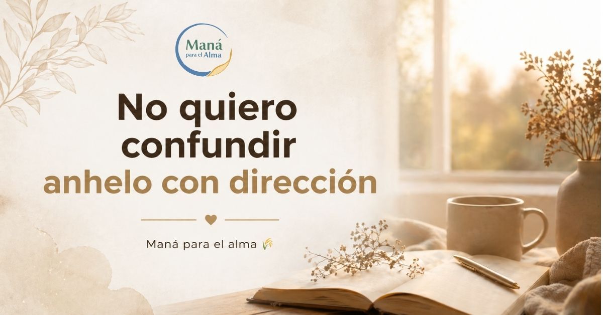Portada devocional en tonos cálidos con el título “No quiero confundir anhelo con dirección” y una escena serena de reflexión y oración.